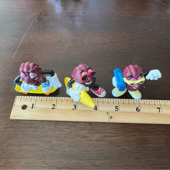 Vintage 1988 Hardee's California Raisins PVC Figure Captain Toonz/Skater/Surfer - Picture 9 of 9